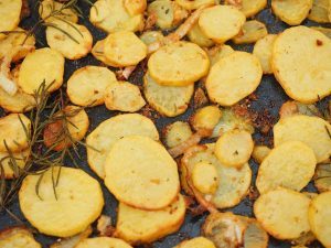 Guarnición de patatas asadas
